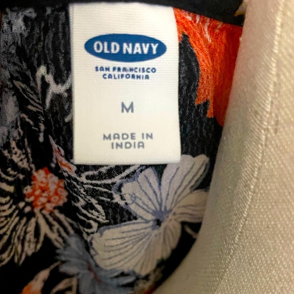 3/4 to longer sleeved black floral women’s blouse - Picture 3 of 3